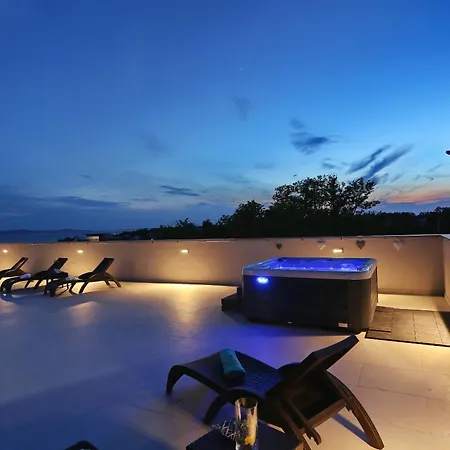 Апартаменты Bonaca With Jacuzzi *