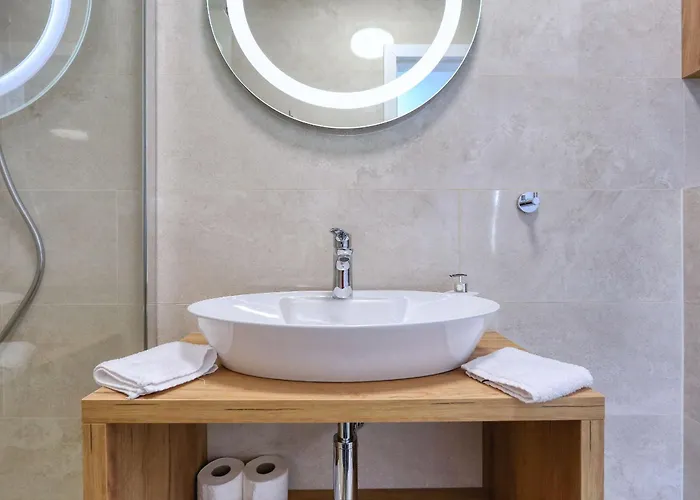 Апартаменты Bonaca With Jacuzzi Привлака