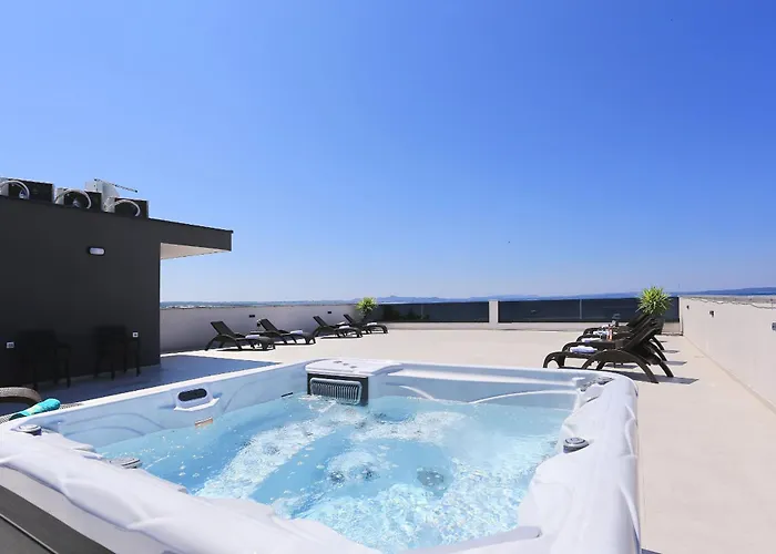 Апартаменты Bonaca With Jacuzzi