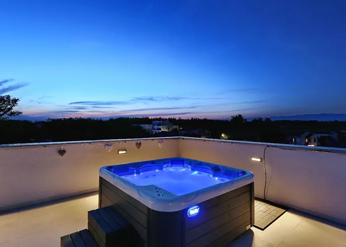 Апартаменты Bonaca With Jacuzzi Привлака