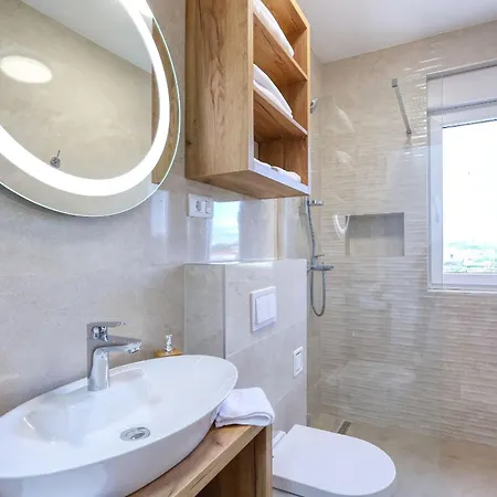 Bonaca With Jacuzzi Privlaka (Zadar)
