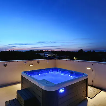 Daire Bonaca With Jacuzzi Privlaka (Zadar)